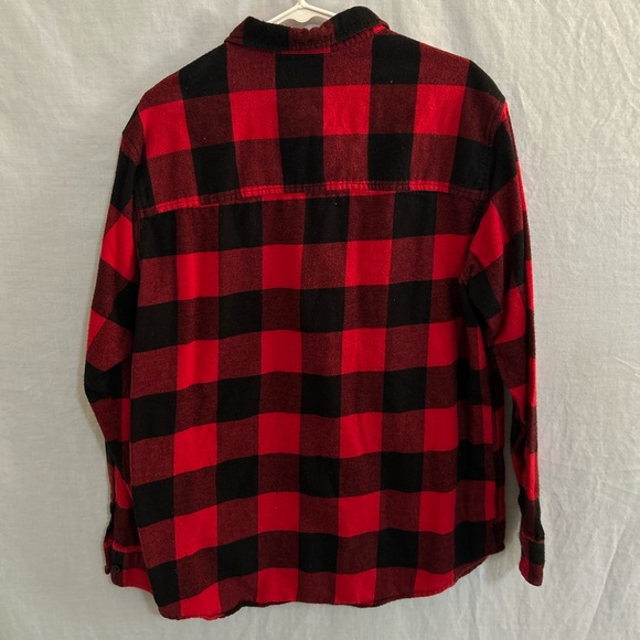 Men's Plaid/ Checkered Red and Black Flannel - Picture 2 of 3